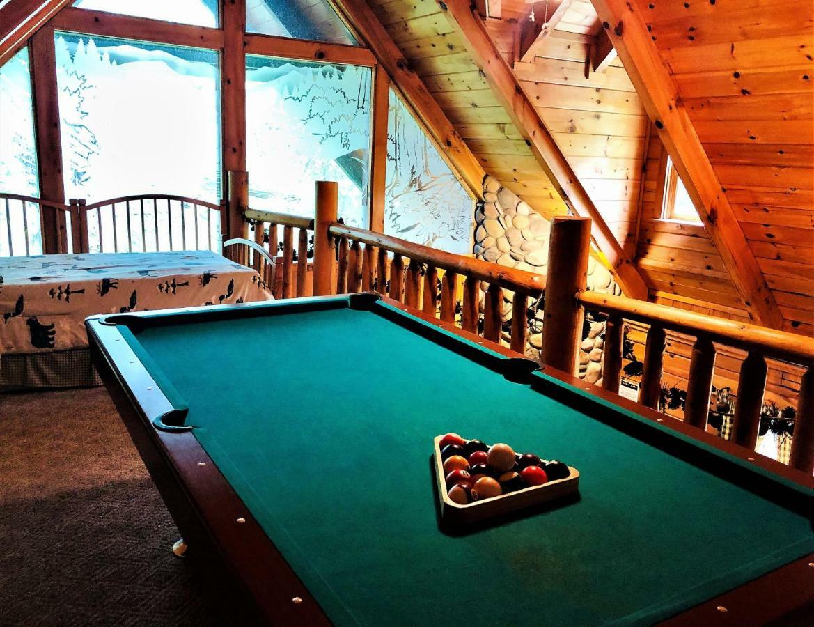 Bear Pleasures Cabin Villa Гетлинбург Екстериор снимка
