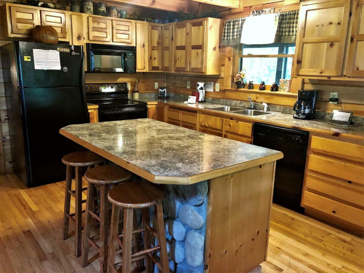 Bear Pleasures Cabin Villa Гетлинбург Екстериор снимка
